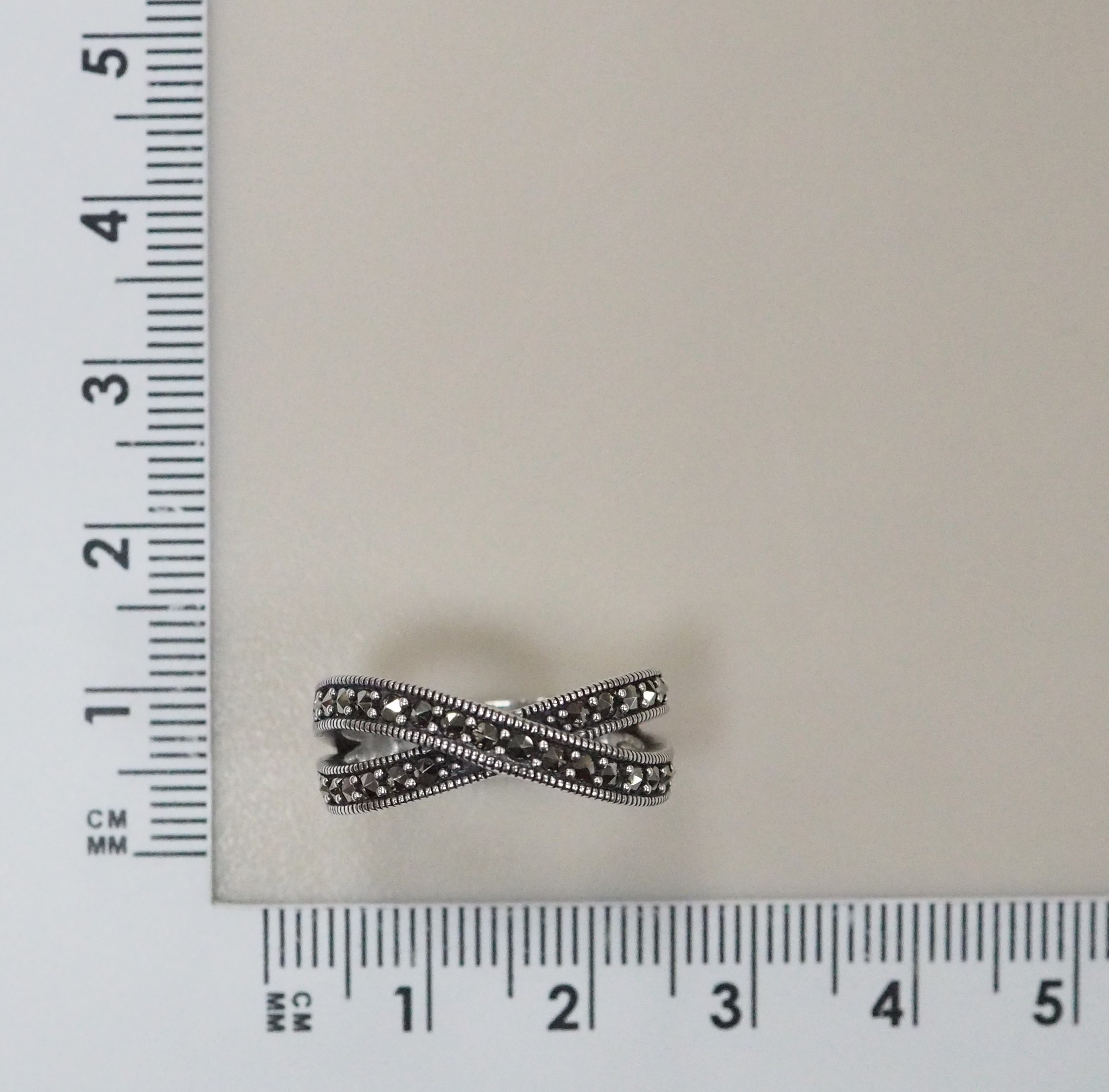 Серебряное кольцо с марказитами